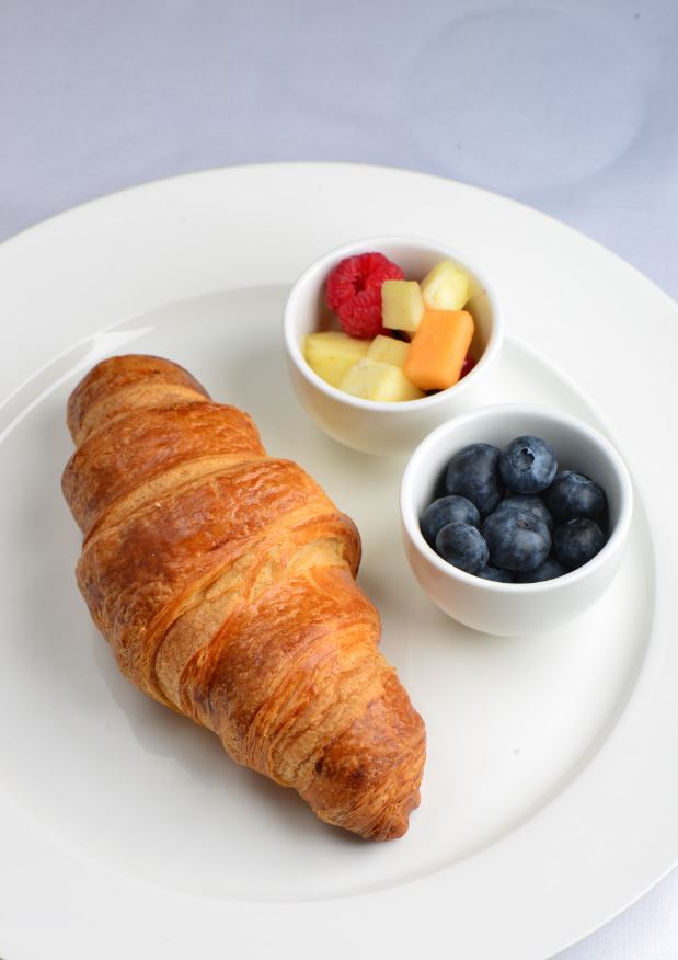 Croissant con frutta