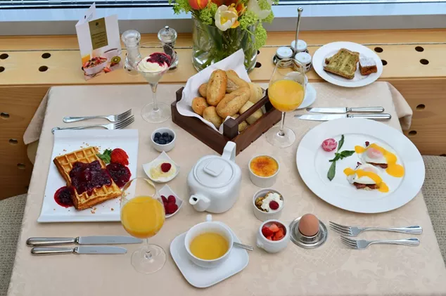 Frühstück Tafelrunde