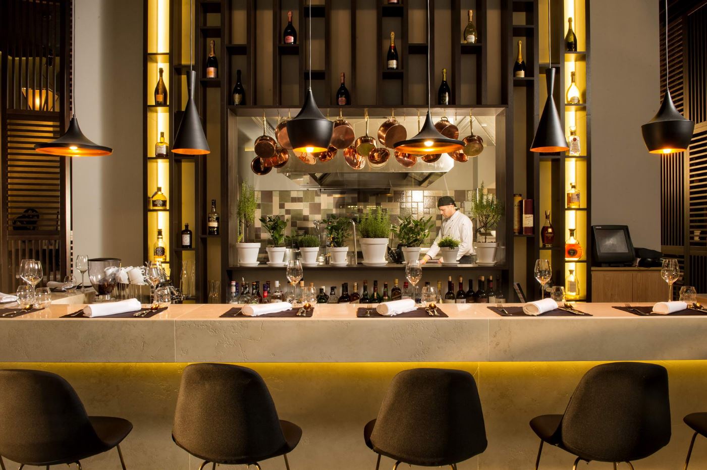 62_Slon 1552 Restaurant open kitchen.jpg