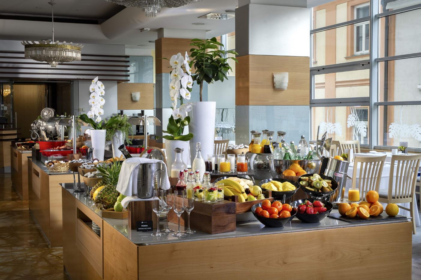 57_HotelSlon_ByZigaKoritnik2018_breakfast buffet-back.jpg