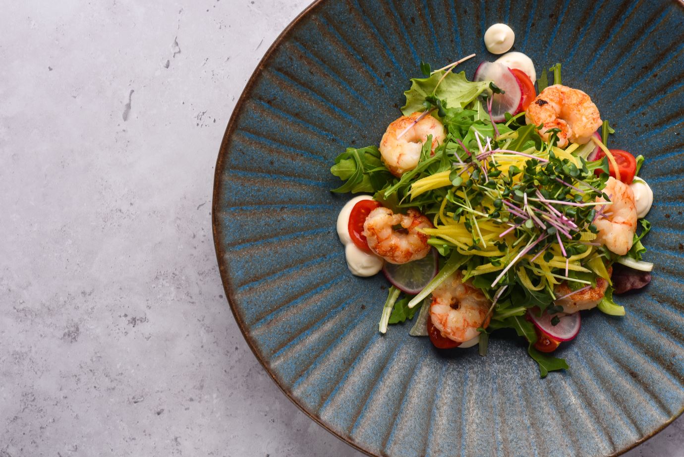 Salad with prawns